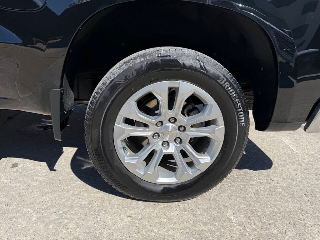 Chevrolet Silverado 1500 Vehicle Full-screen Gallery Image 36