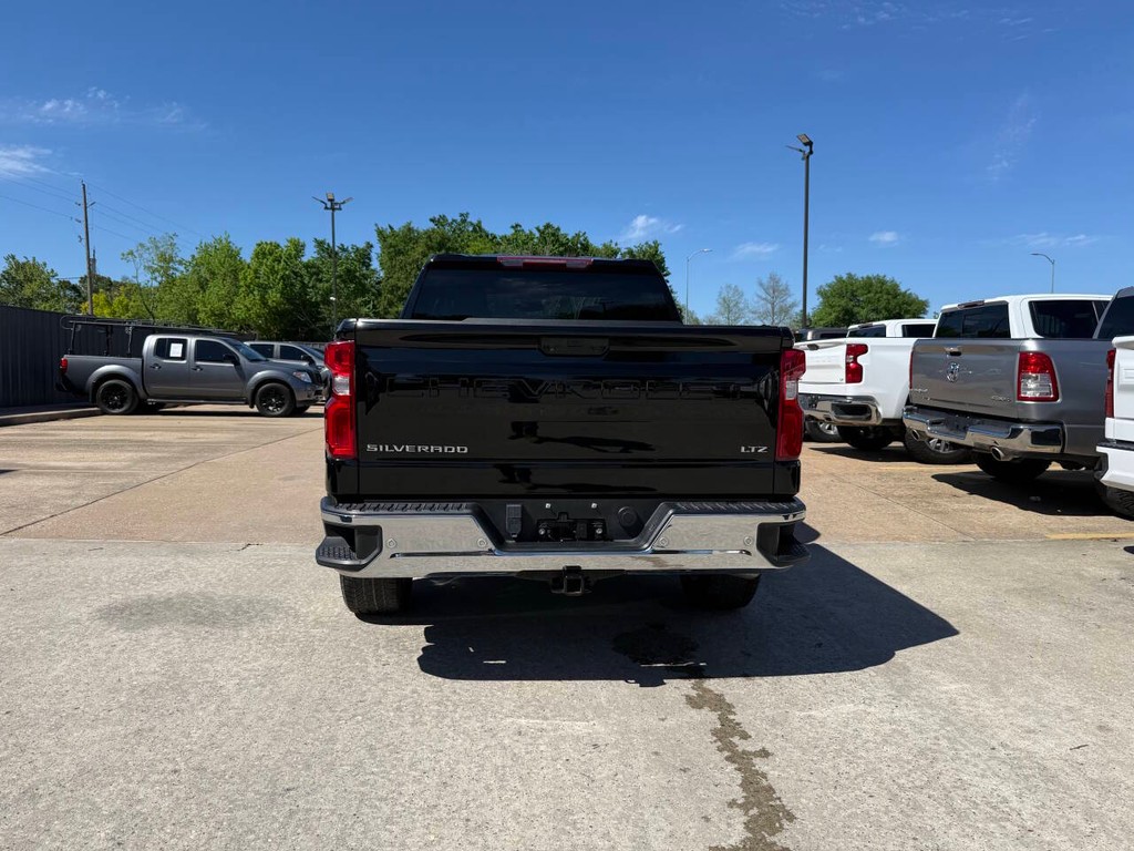 Chevrolet Silverado 1500 Vehicle Full-screen Gallery Image 38