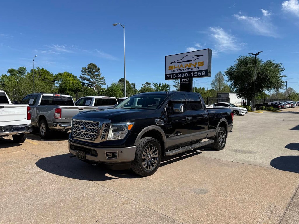 Nissan Titan XD Vehicle Full-screen Gallery Image 03