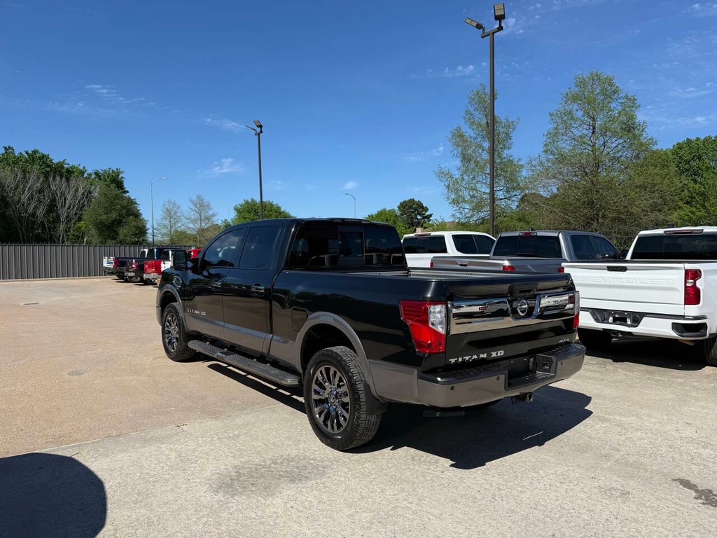 Nissan Titan XD Vehicle Full-screen Gallery Image 04