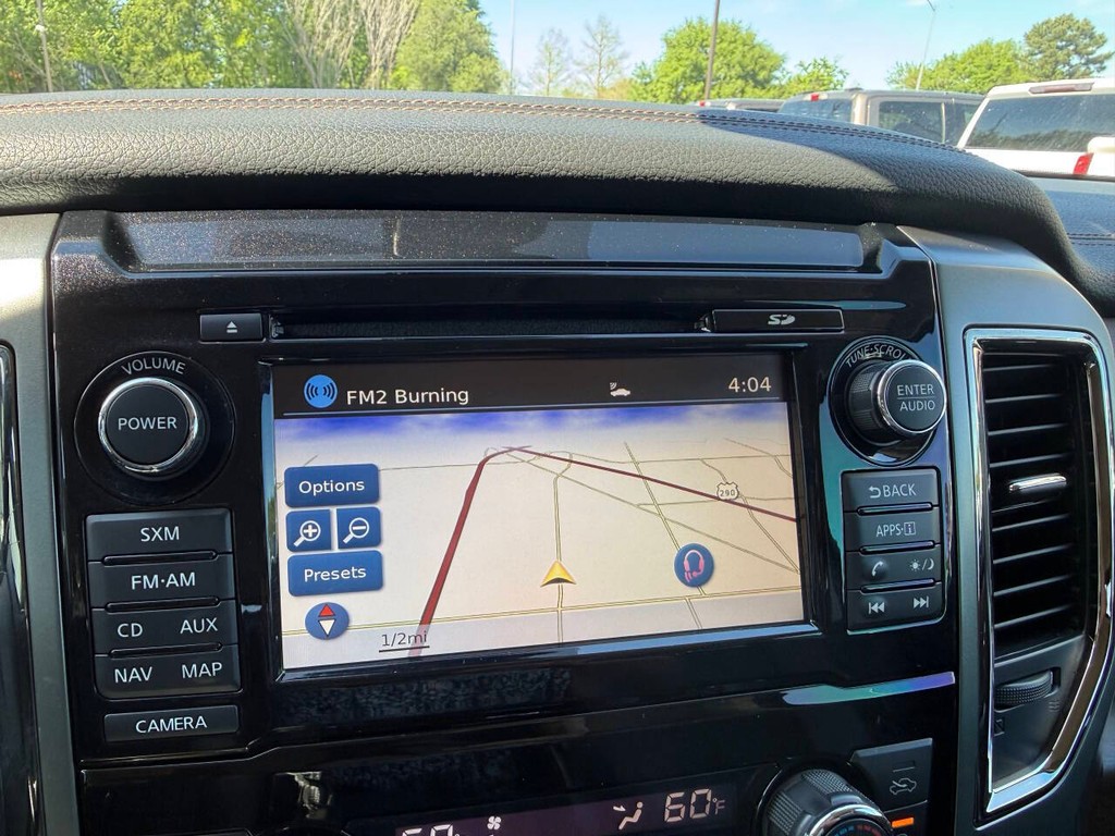 Nissan Titan XD Vehicle Full-screen Gallery Image 26