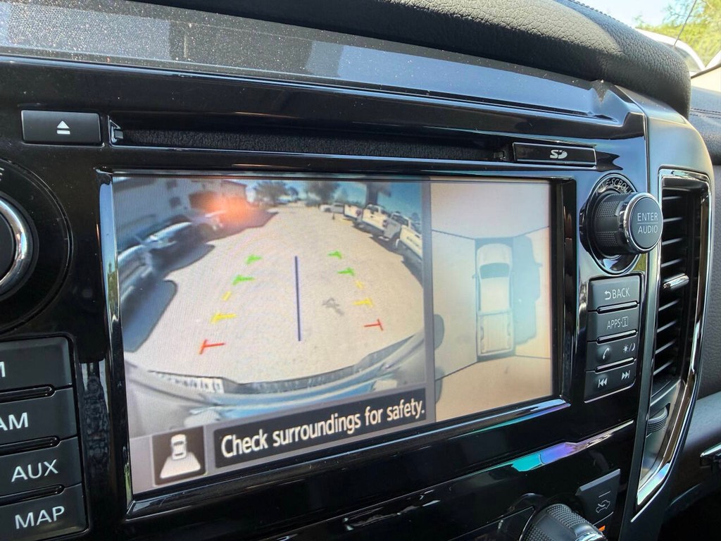 Nissan Titan XD Vehicle Full-screen Gallery Image 27