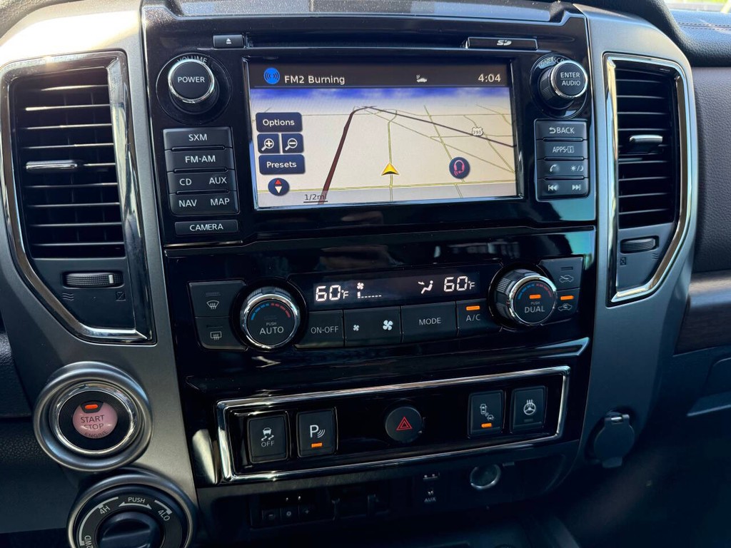 Nissan Titan XD Vehicle Full-screen Gallery Image 28