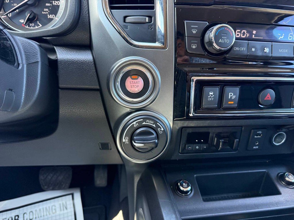 Nissan Titan XD Vehicle Full-screen Gallery Image 29