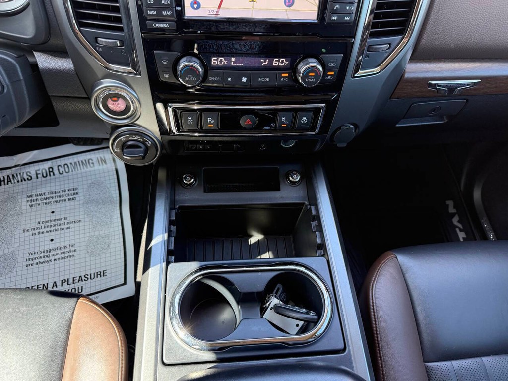 Nissan Titan XD Vehicle Full-screen Gallery Image 30