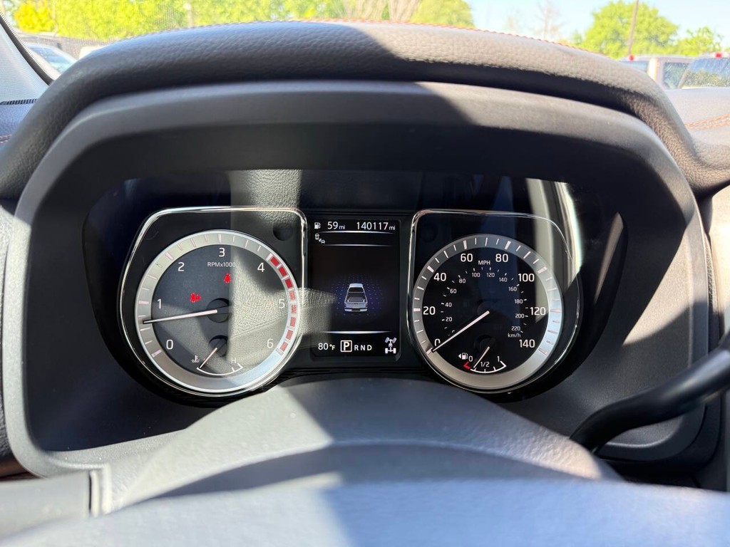 Nissan Titan XD Vehicle Full-screen Gallery Image 32