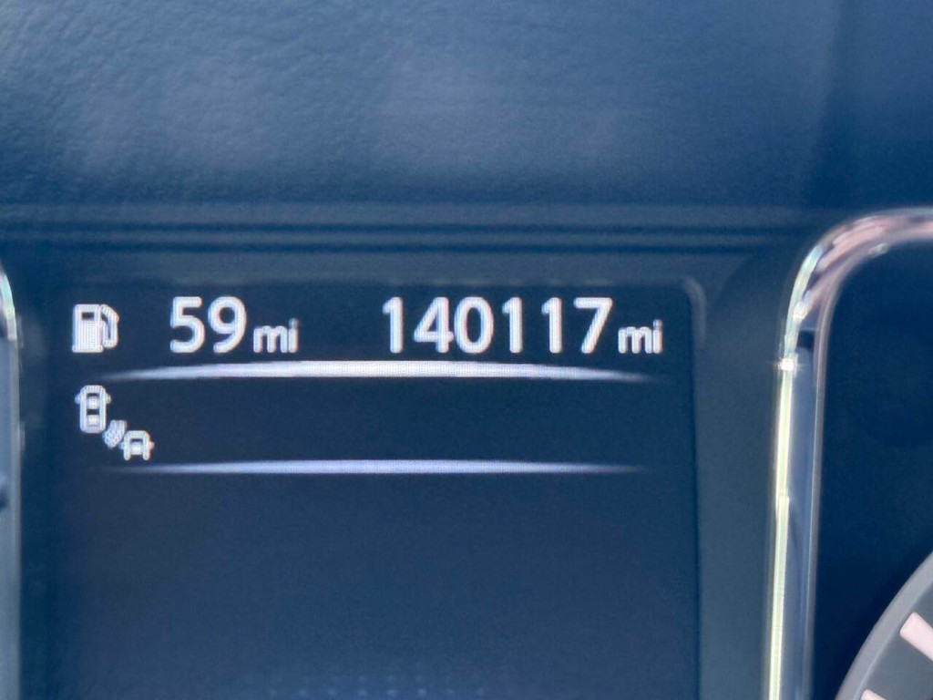 Nissan Titan XD Vehicle Full-screen Gallery Image 33