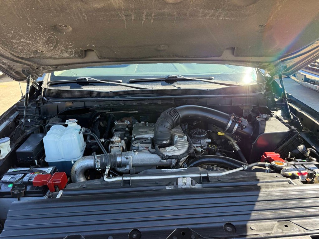 Nissan Titan XD Vehicle Full-screen Gallery Image 35