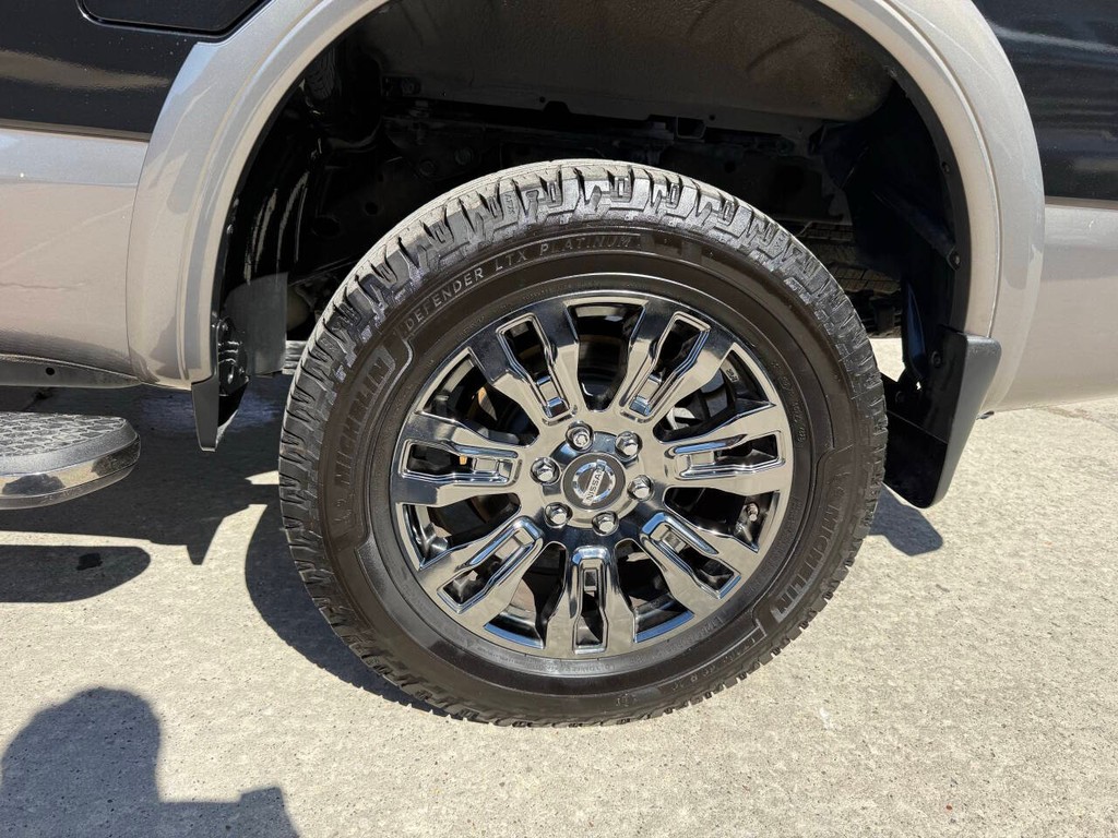Nissan Titan XD Vehicle Full-screen Gallery Image 36
