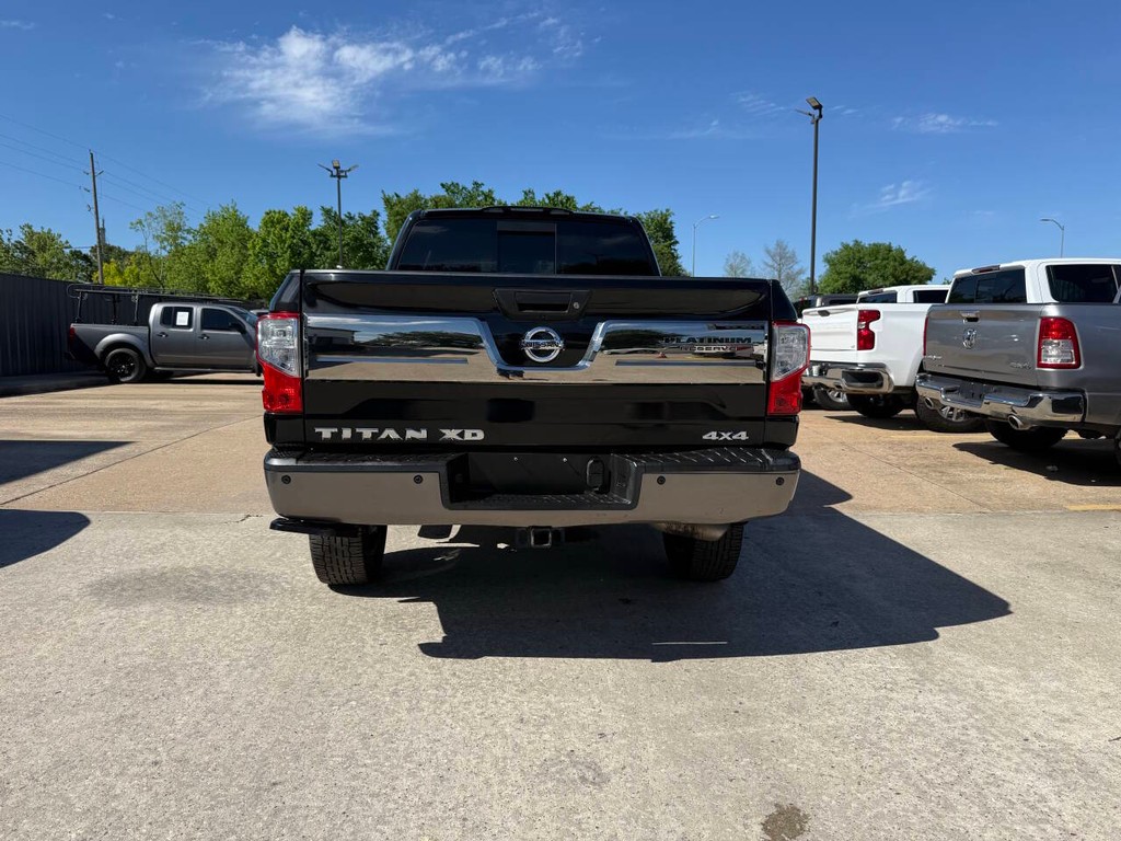 Nissan Titan XD Vehicle Full-screen Gallery Image 39