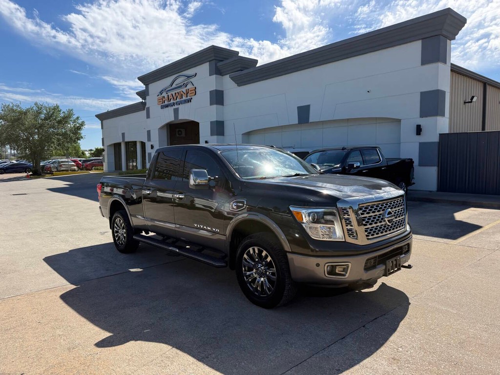 Nissan Titan XD Vehicle Full-screen Gallery Image 42