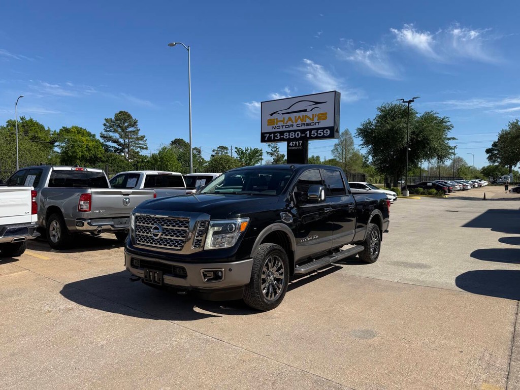 Nissan Titan XD Vehicle Full-screen Gallery Image 43
