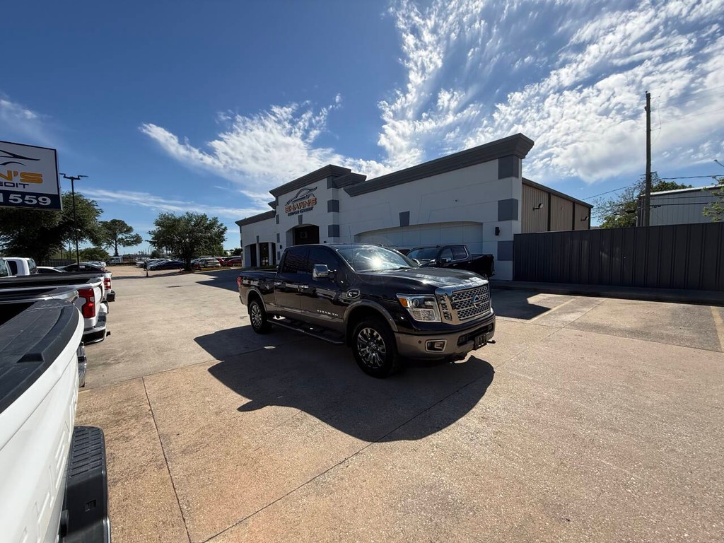 Nissan Titan XD Vehicle Full-screen Gallery Image 44