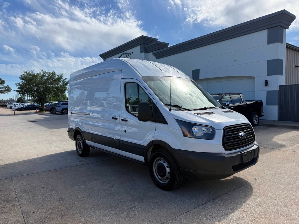 Ford Transit Van Vehicle Full-screen Gallery Image 02