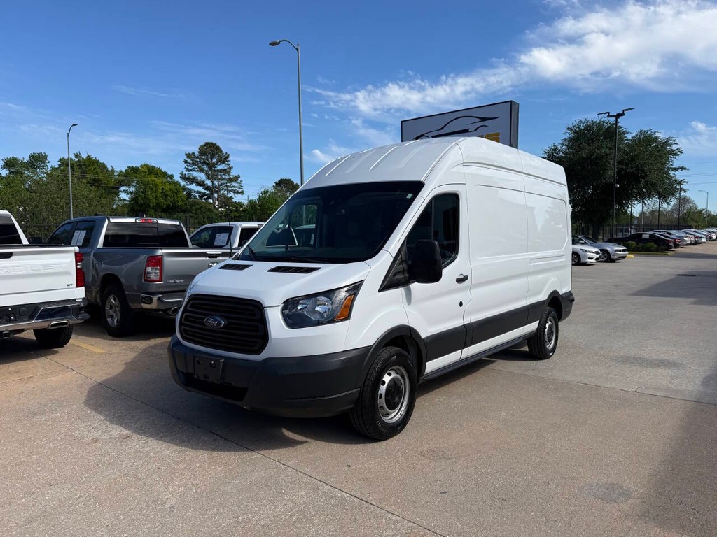 Ford Transit Van Vehicle Full-screen Gallery Image 03