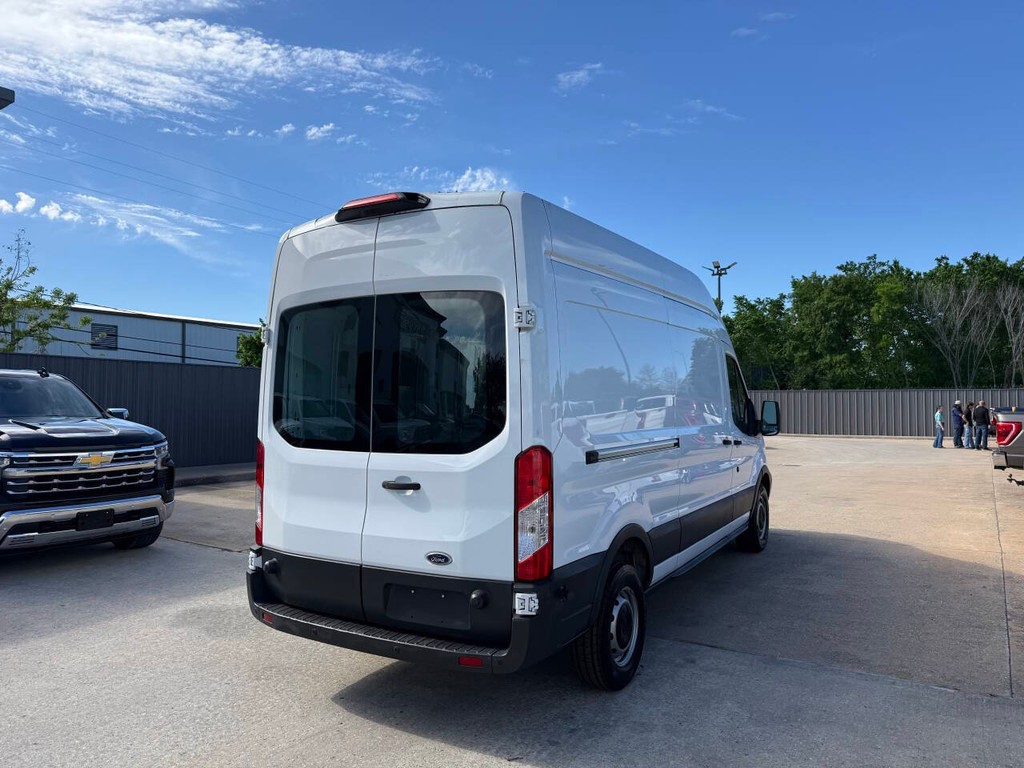 Ford Transit Van Vehicle Full-screen Gallery Image 05