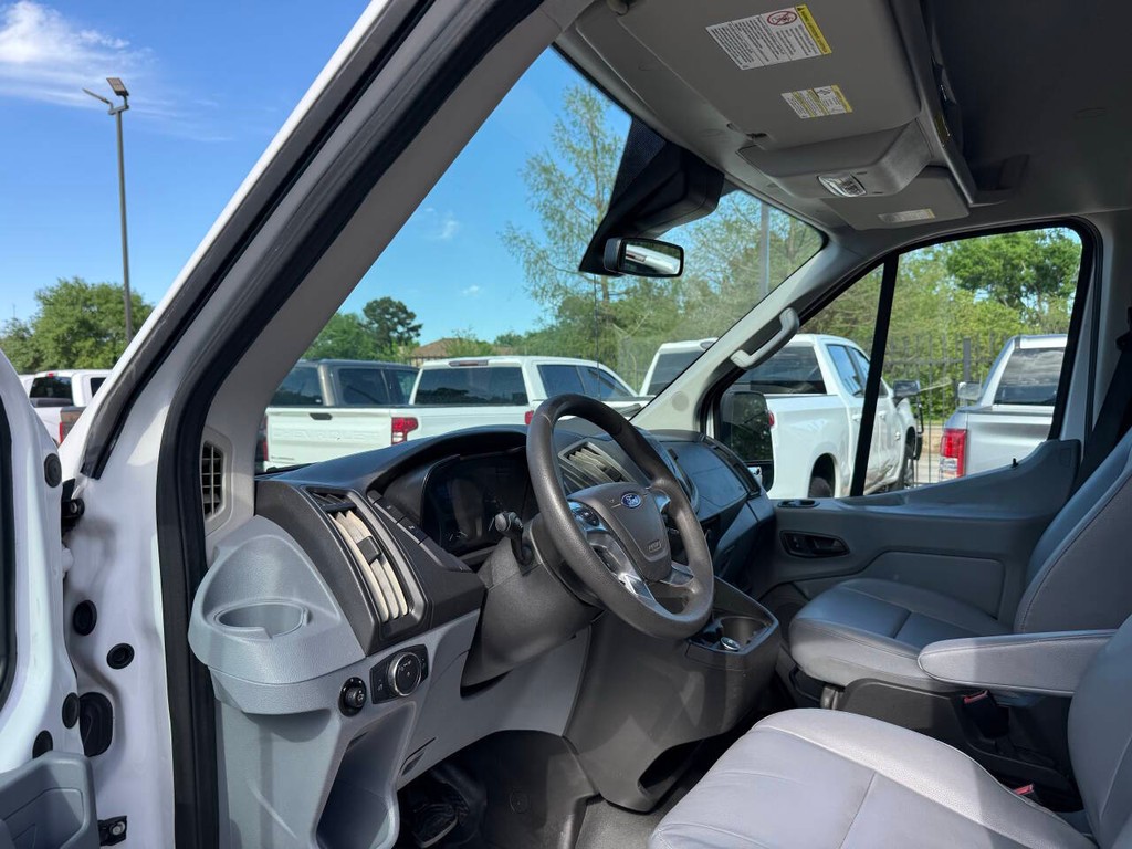 Ford Transit Van Vehicle Full-screen Gallery Image 06