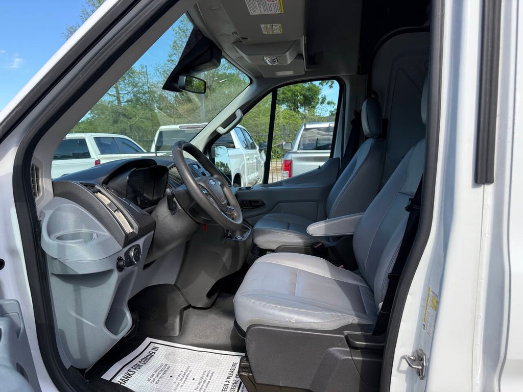 Ford Transit Van Vehicle Full-screen Gallery Image 07