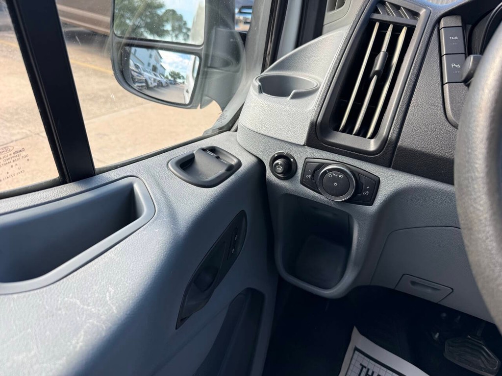 Ford Transit Van Vehicle Full-screen Gallery Image 25