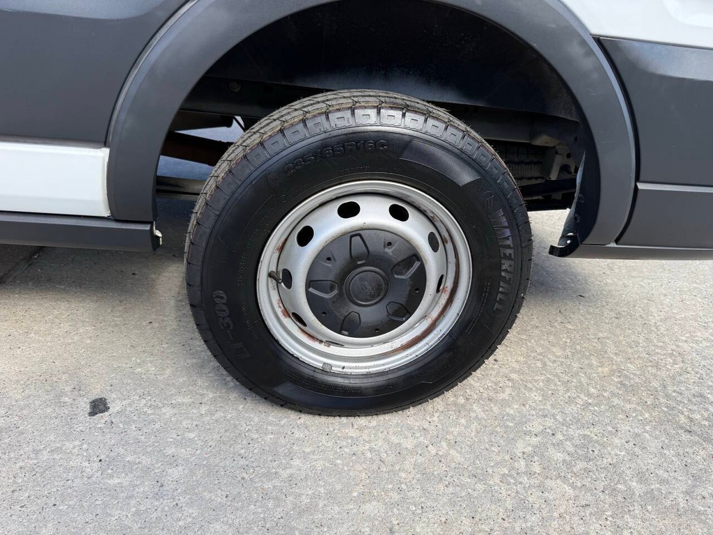 Ford Transit Van Vehicle Full-screen Gallery Image 30