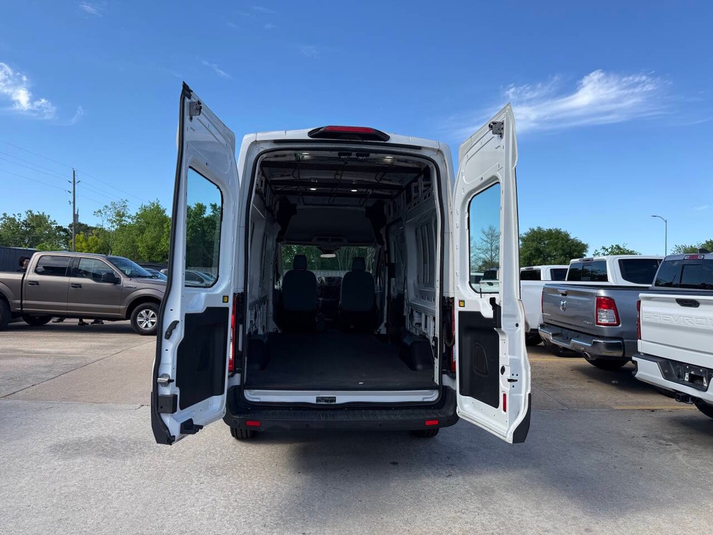 Ford Transit Van Vehicle Full-screen Gallery Image 33