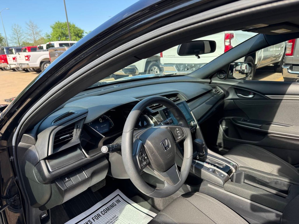 Honda Civic Hatchback Vehicle Full-screen Gallery Image 06