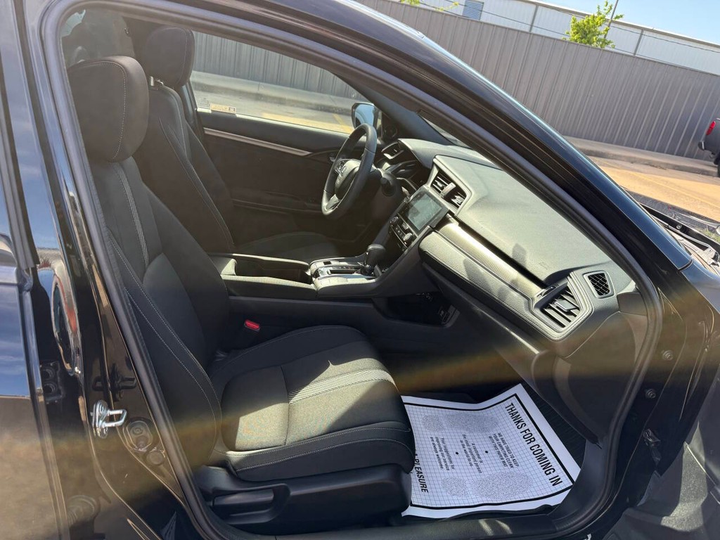 Honda Civic Hatchback Vehicle Full-screen Gallery Image 10