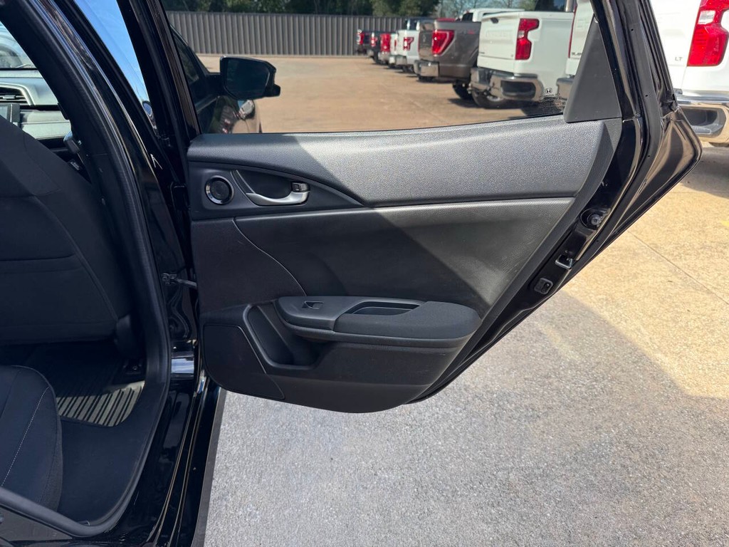 Honda Civic Hatchback Vehicle Full-screen Gallery Image 16