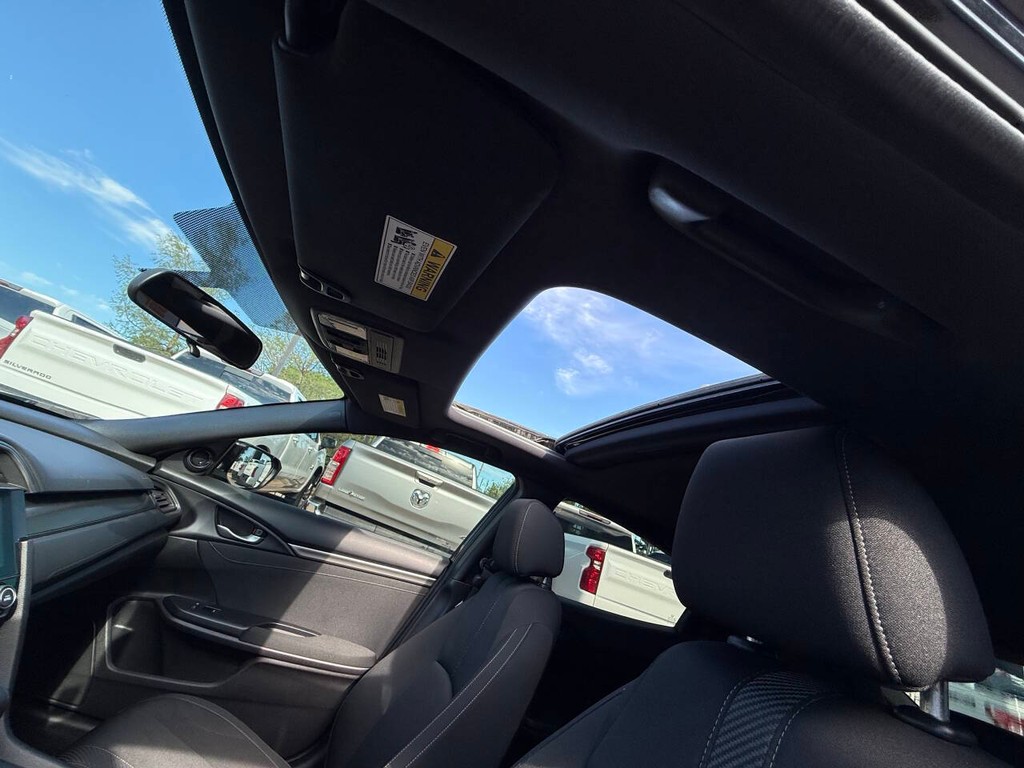 Honda Civic Hatchback Vehicle Full-screen Gallery Image 30