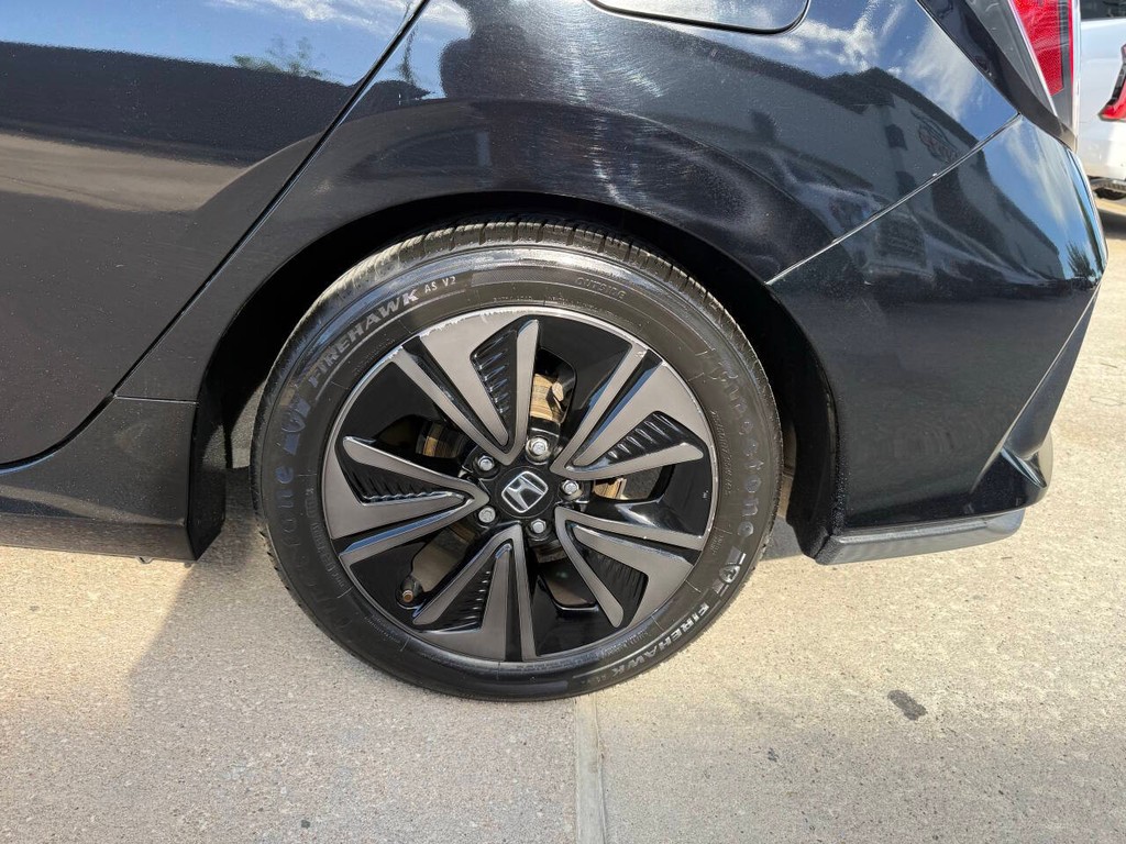 Honda Civic Hatchback Vehicle Full-screen Gallery Image 36