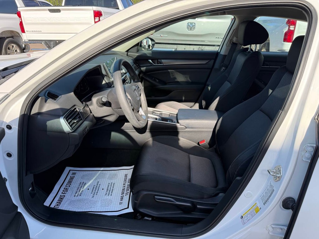 Honda Accord Sedan Vehicle Full-screen Gallery Image 07