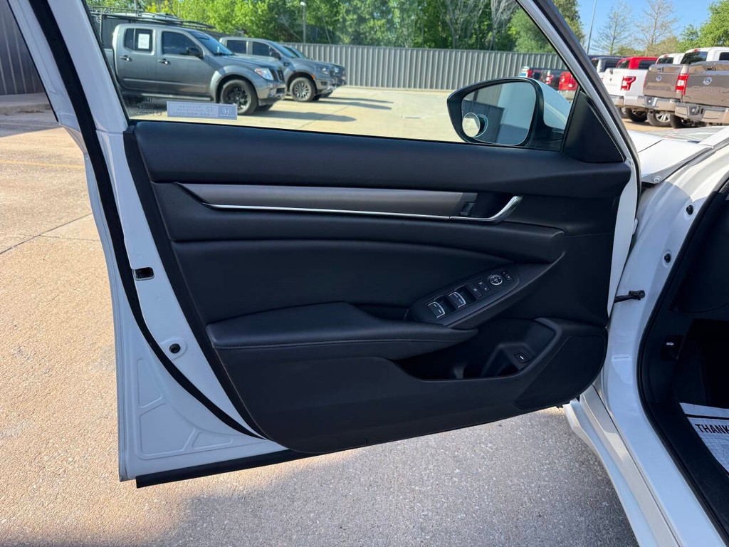 Honda Accord Sedan Vehicle Full-screen Gallery Image 08