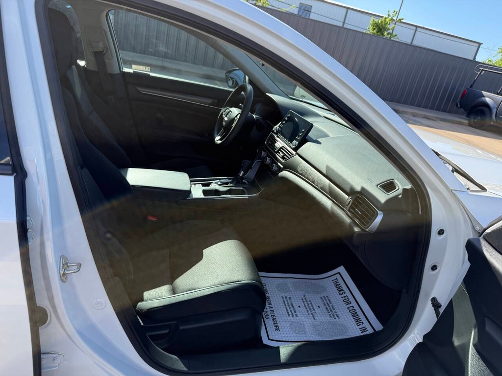 Honda Accord Sedan Vehicle Full-screen Gallery Image 10