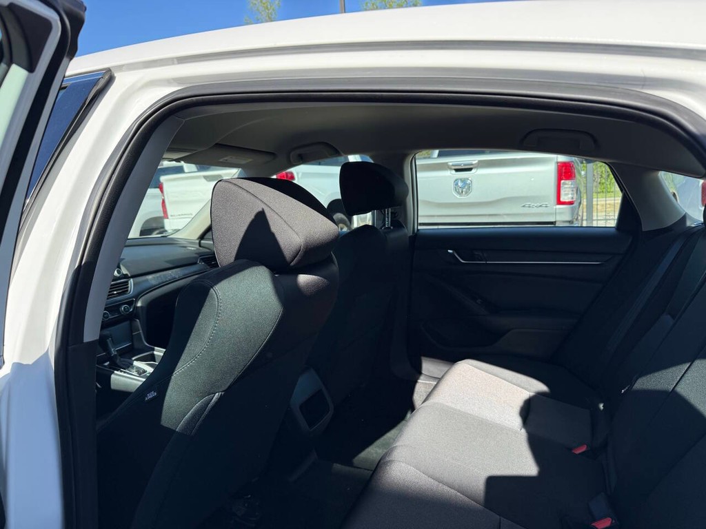 Honda Accord Sedan Vehicle Full-screen Gallery Image 12