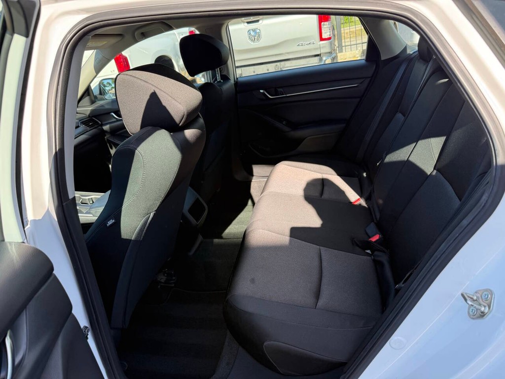 Honda Accord Sedan Vehicle Full-screen Gallery Image 13