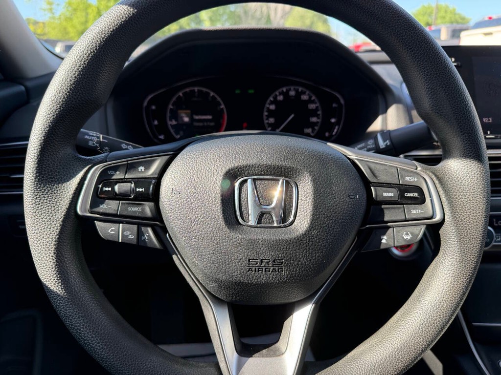 Honda Accord Sedan Vehicle Full-screen Gallery Image 23