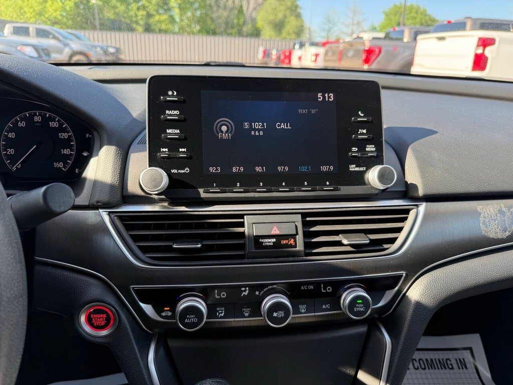 Honda Accord Sedan Vehicle Full-screen Gallery Image 24