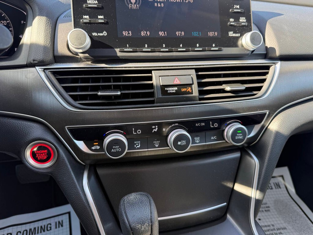 Honda Accord Sedan Vehicle Full-screen Gallery Image 27