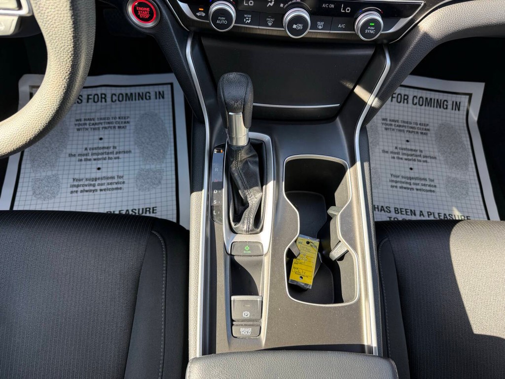 Honda Accord Sedan Vehicle Full-screen Gallery Image 28