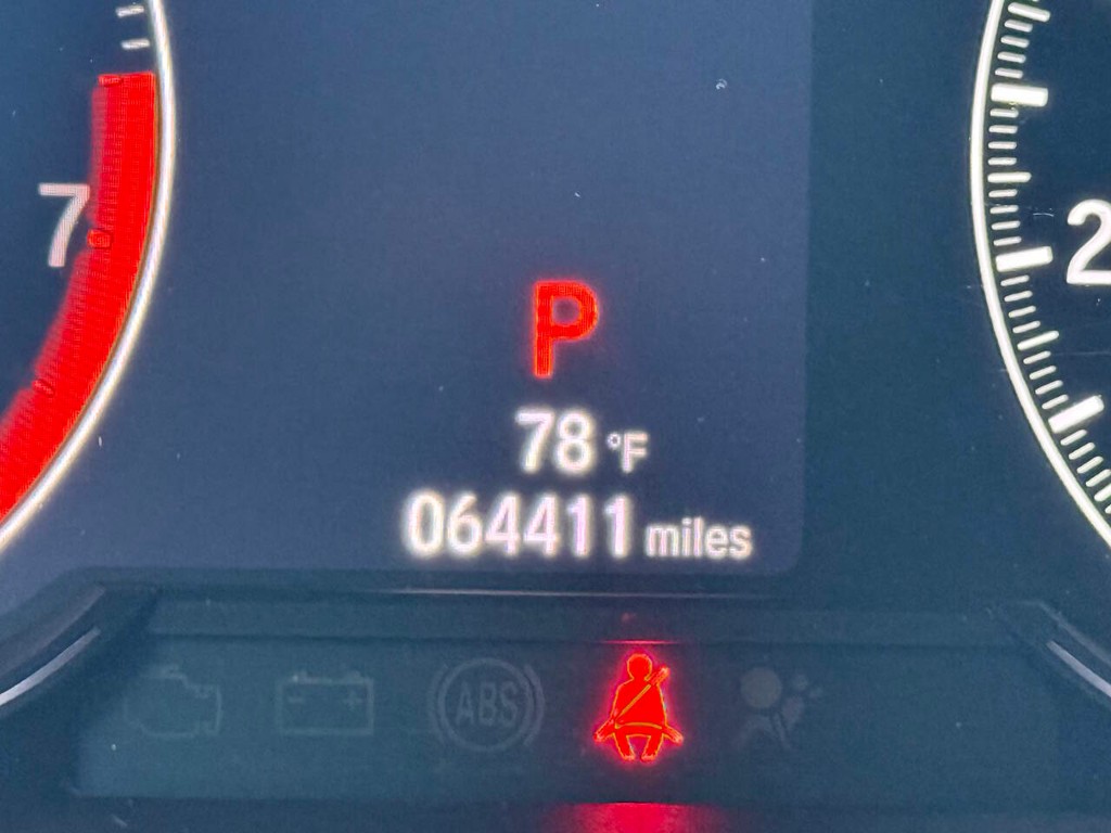 Honda Accord Sedan Vehicle Full-screen Gallery Image 30