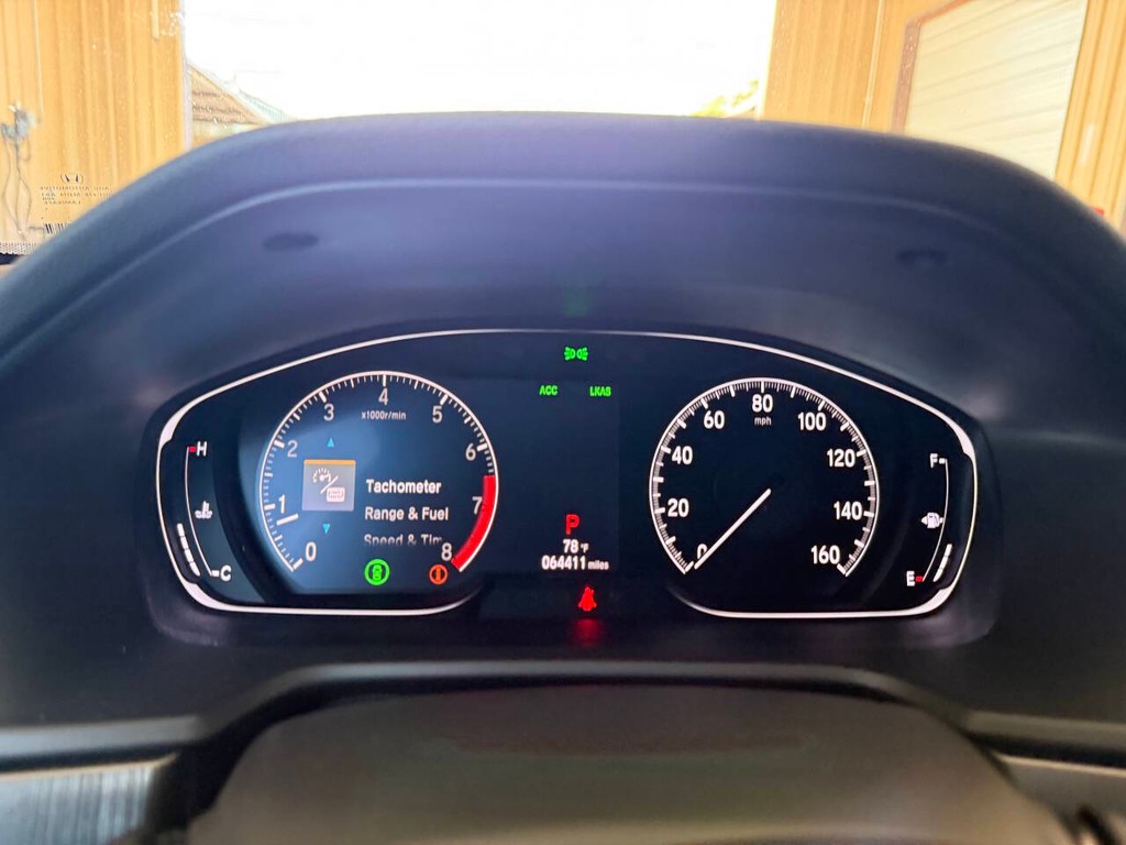 Honda Accord Sedan Vehicle Full-screen Gallery Image 31