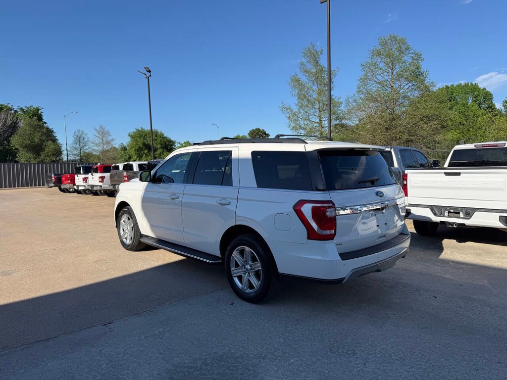 Ford Expedition Vehicle Full-screen Gallery Image 04