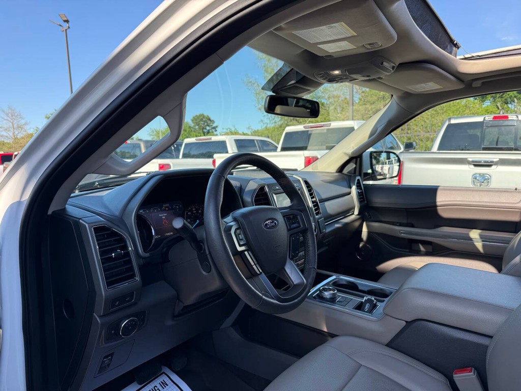 Ford Expedition Vehicle Full-screen Gallery Image 06