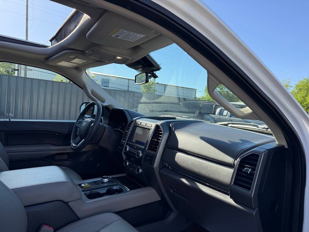 Ford Expedition Vehicle Full-screen Gallery Image 09