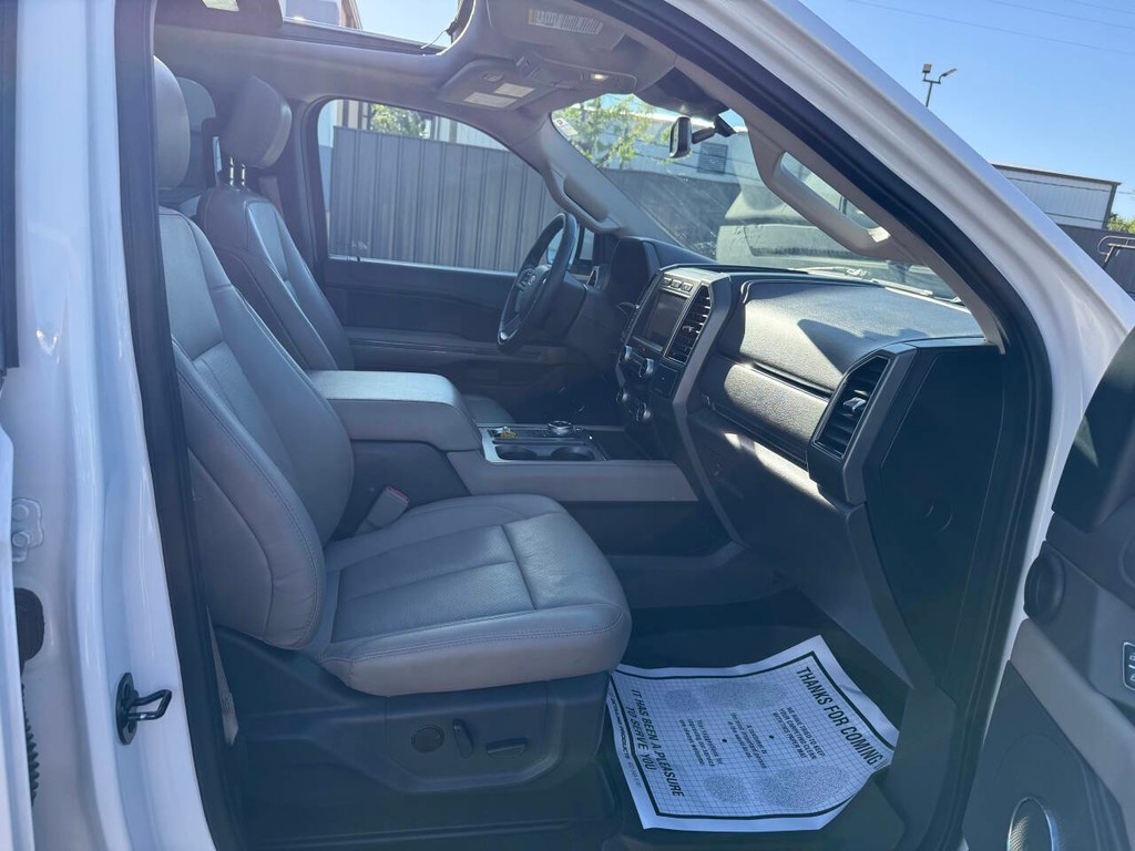 Ford Expedition Vehicle Full-screen Gallery Image 10