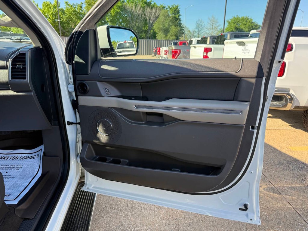 Ford Expedition Vehicle Full-screen Gallery Image 11