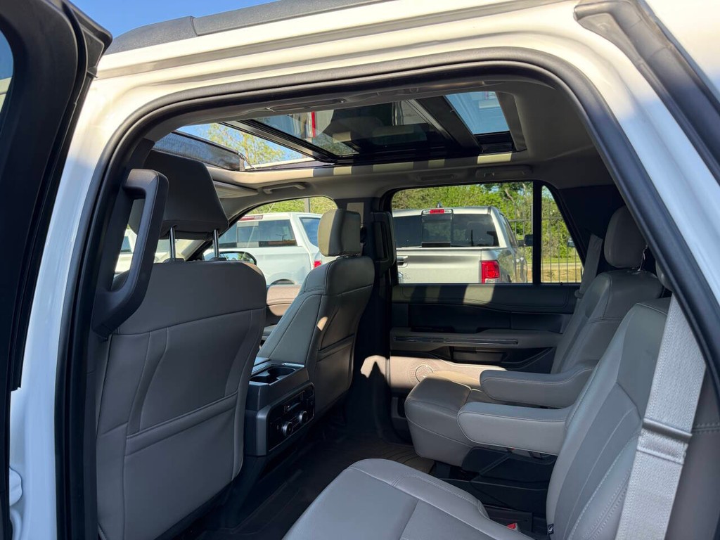 Ford Expedition Vehicle Full-screen Gallery Image 12