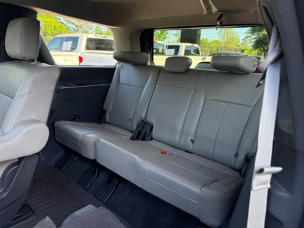 Ford Expedition Vehicle Full-screen Gallery Image 14