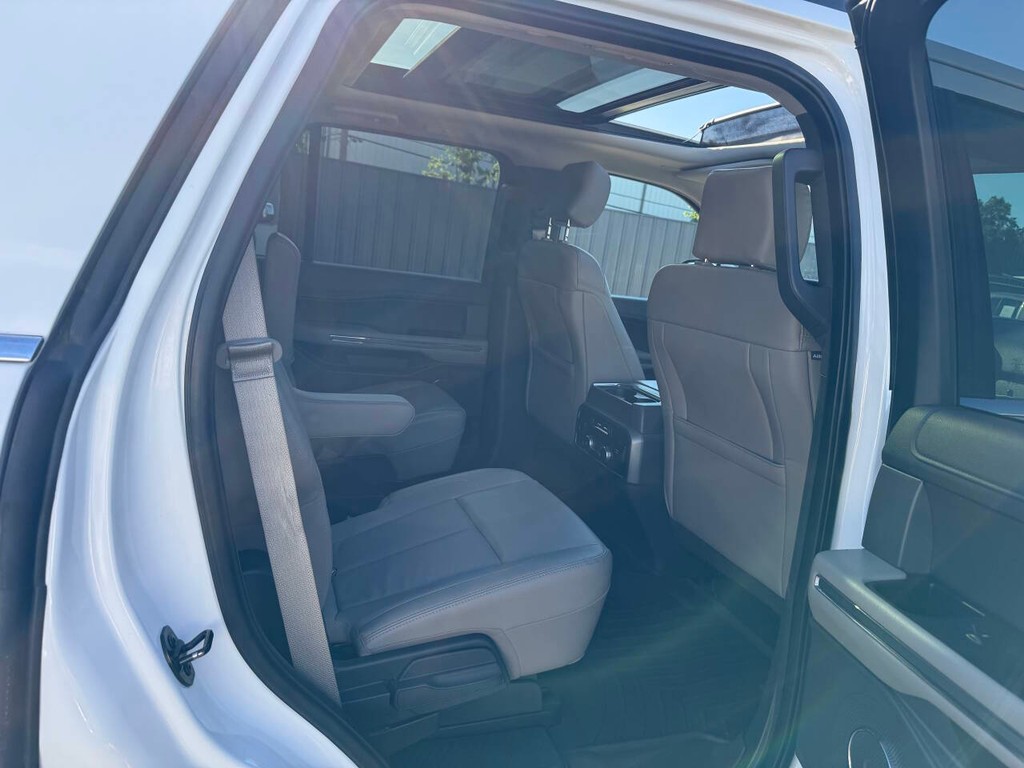 Ford Expedition Vehicle Full-screen Gallery Image 16