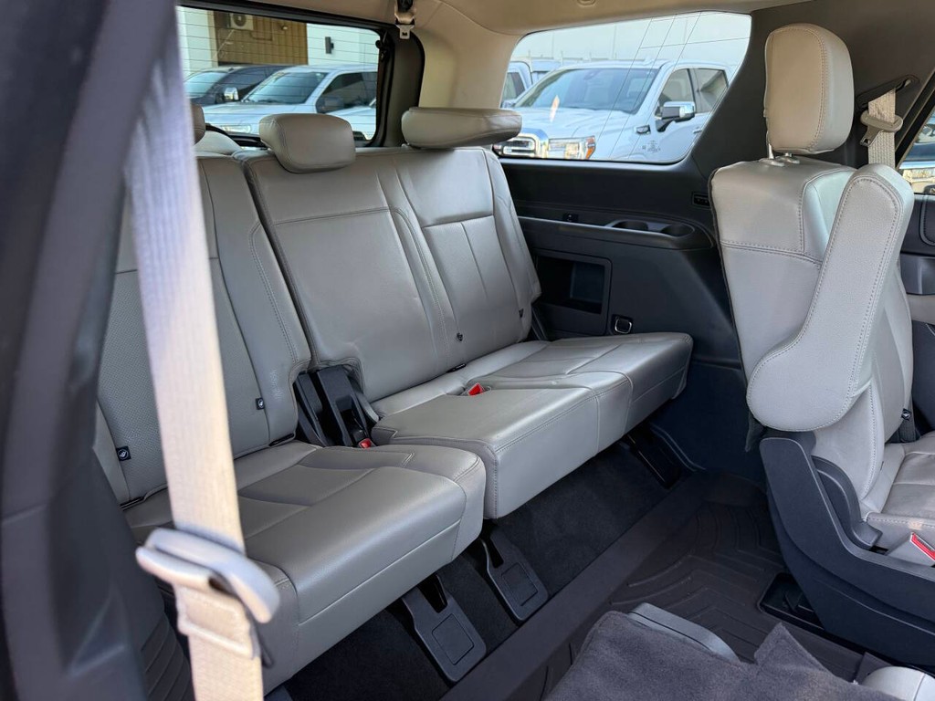 Ford Expedition Vehicle Full-screen Gallery Image 17
